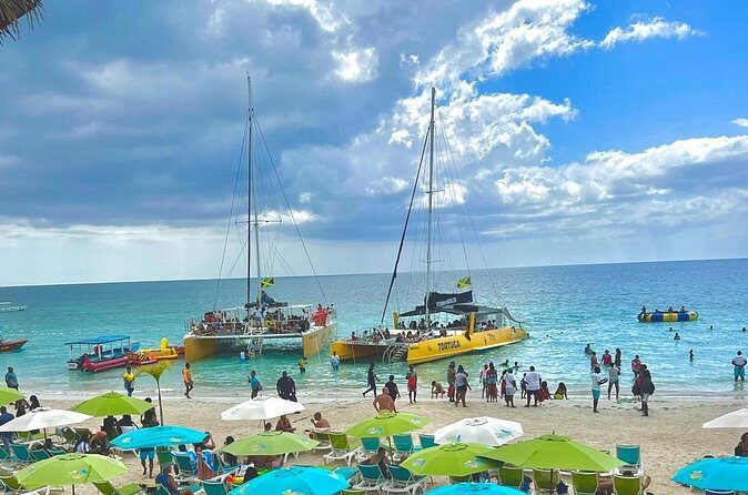 7 Mile Beach Party Catamaran Cruise with Snorkeling & Ricks Cafe - Montego Bay to Negril: the long ride that sets the tone
