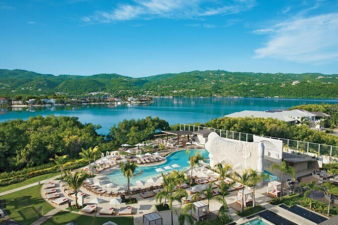 A "Private" Airport Transfer to any Resort in Montego Bay - From Landing to Check-In: What the Service Flow Actually Looks Like