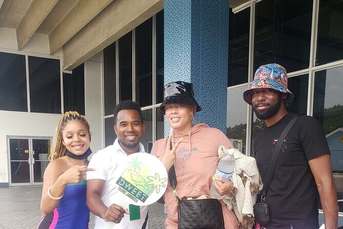 Airport Transfer Montego Bay: Riu Montego / Reggae / Palace - The Ride: Air-Conditioned Comfort, WiFi, and Refreshments