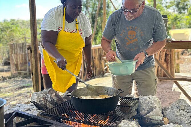 Authentic Jamaican Cooking Experience in the Mountain from mobay - The market stop where you choose the ingredients