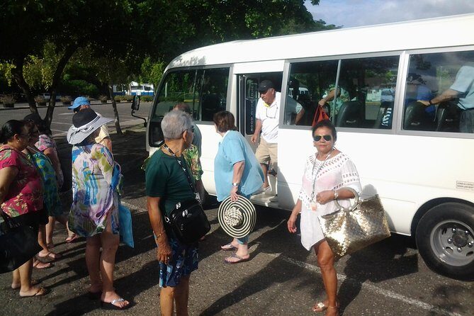Blue Hole and River Tubing from Montego Bay - The Ride Back: Craft Market Browsing and Jerk Lunch