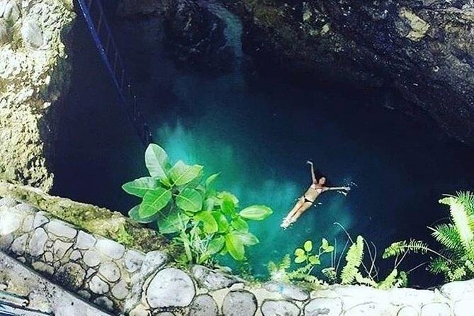 Blue Hole Mineral Spring and Ricks Cafe Private Tour - What to Expect at Rick’s Cafe: Reggae, Sunset, and Cliff Launch Performances