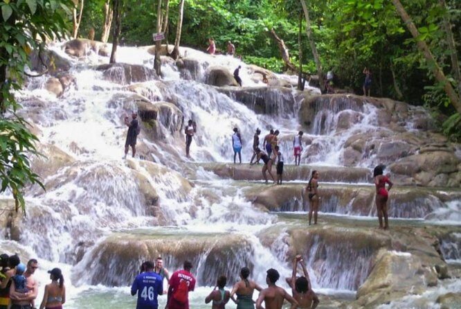 Bob Marley Nine Mile and Dunn's River Falls Tour From Montego Bay - Stop 2: The Bob Marley Mausoleum (and Why It Feels Different)
