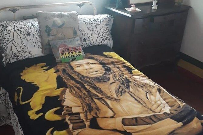 Bob Marley Nine Mile Tour - From Montego Bay - Entering Nine Mile: mausoleum grounds and Marley’s first home