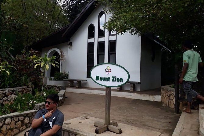 Bob Marley Nine Mile Tour - From Montego Bay - The vibe shift: reggae music, gift shop time, and small moments
