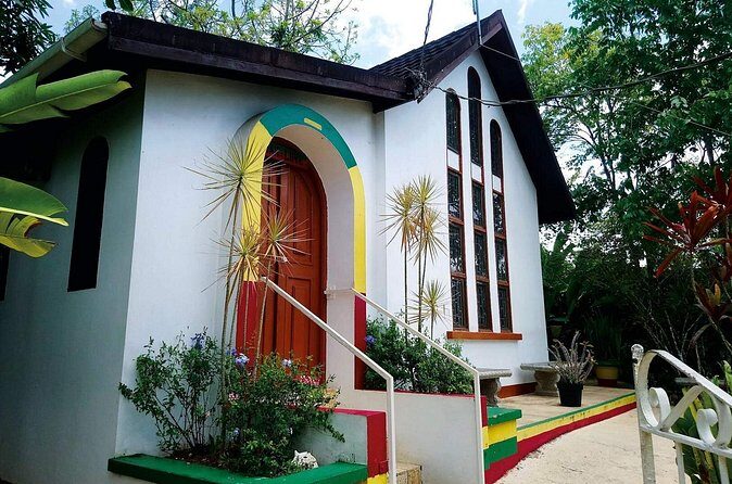 Bob Marley Nine Miles, sightseeing and local food and fruit stop - Guides, pacing, and why small-group feels better here