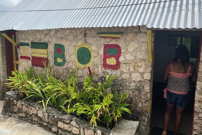 Bob Marley's Nine Mile Mausoleum Tour (Complimentary Rum Punch) - Entering Nine Mile: it’s more than a photo stop