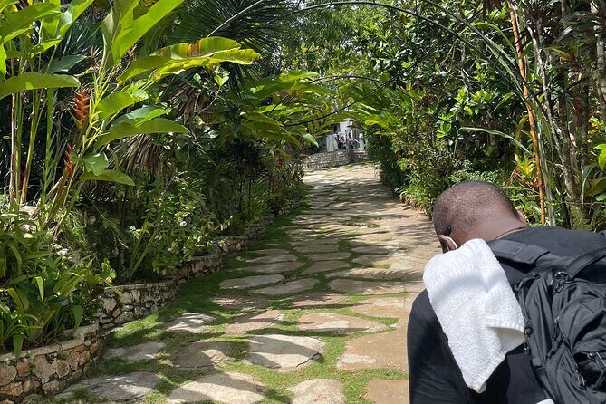 Bob Marley's Nine Mile Mausoleum Tour (Complimentary Rum Punch) - Stop 1 in Nine Mile: Marley’s childhood home