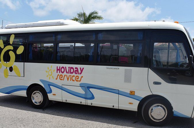 Departure Shuttle to Airport, Club Mobay Fast Track & VIP Lounge Combo - Club Mobay VIP Lounge by Gate 9: what you’ll actually do while waiting