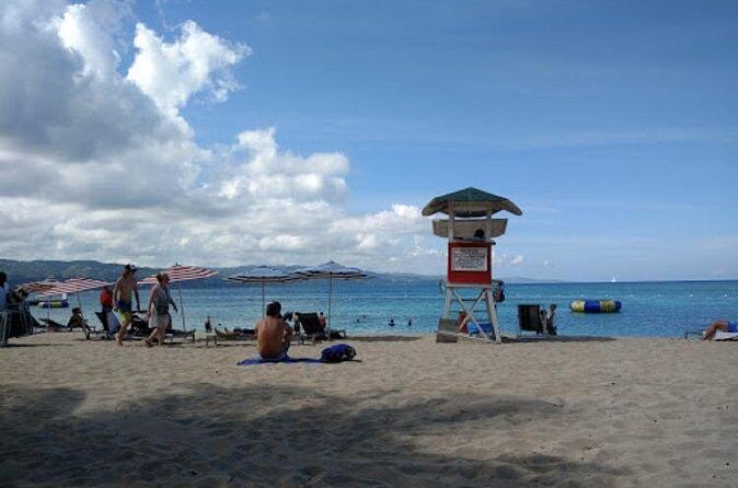 Doctor's Cave Beach, Jimmy Buffett 's Margaritaville and Shopping - Jimmy Buffett’s Margaritaville: Drinks, Food, and Cliffside Energy