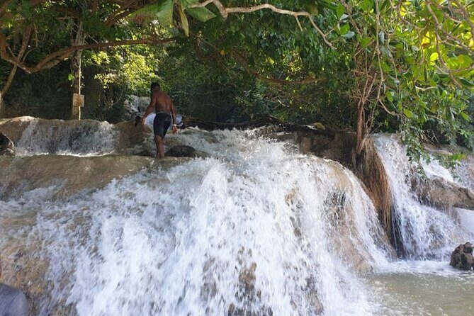 Dunn's River Falls - Dunn’s River Falls and Blue Hole: a water day that’s easy to manage