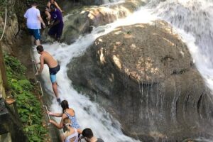 Dunn's River Falls From Montego Bay - Arriving at Dunn’s River Falls and Park: Tickets and First Steps
