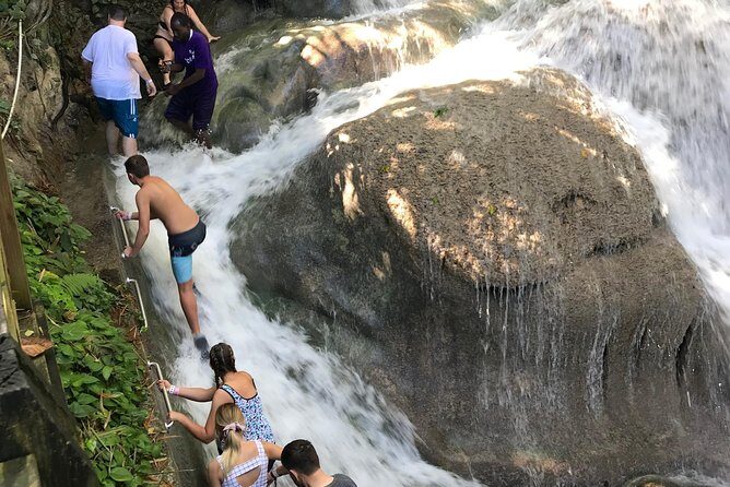 Dunn's River Falls From Montego Bay - Arriving at Dunn’s River Falls and Park: Tickets and First Steps
