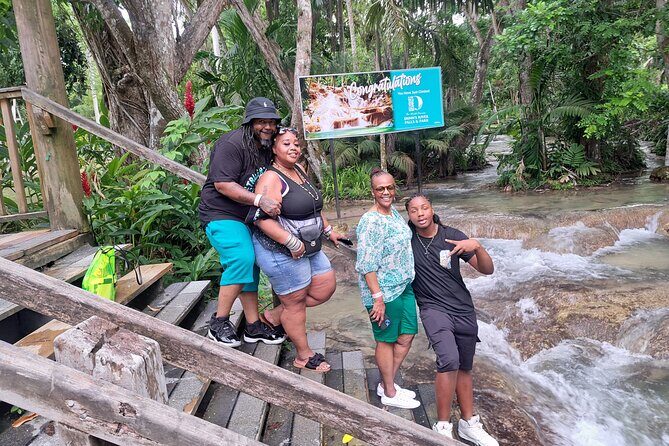 Feel the Giant Vibe Experience the ultimate getaway Lethe Jamaica - Horseback riding at Sandy Bay: three levels, one steady guide