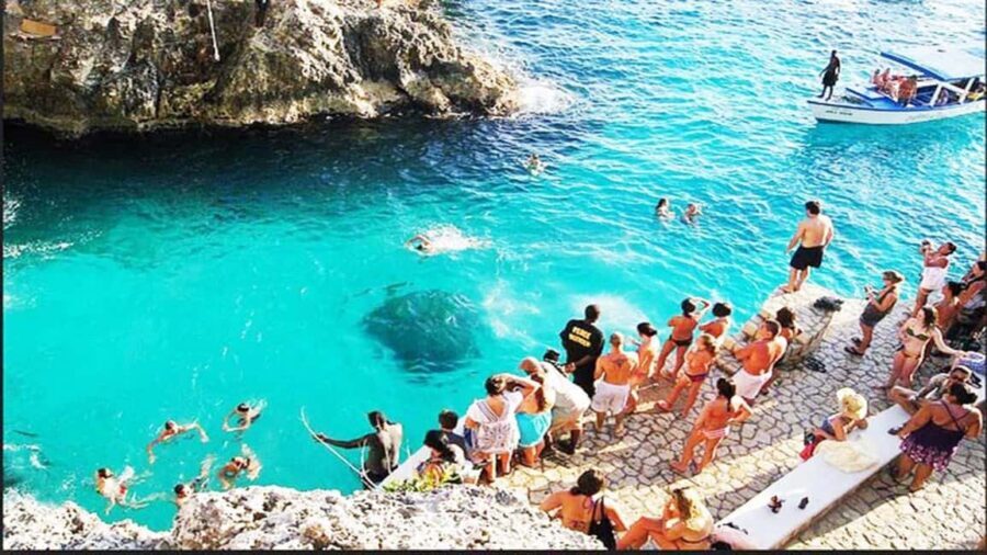 From Montego Bay: Negril Day Trip and Rick's Café Sunset - Rick’s Café Sunset: Cliff Divers, Live Reggae, and That Famous View
