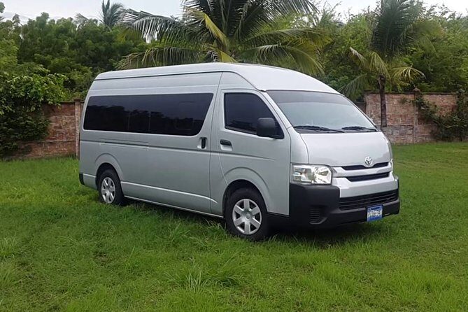 Grand Palladium Jamaica Airport Transfer - Group Size and Comfort: Up to 15 People