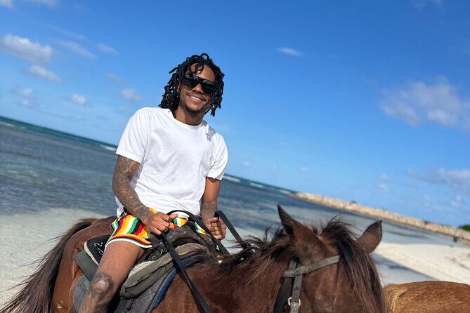 Horseback Riding In The Ocean from Montego Bay Private Transfer - Getting There With a Private, Air-Conditioned Transfer