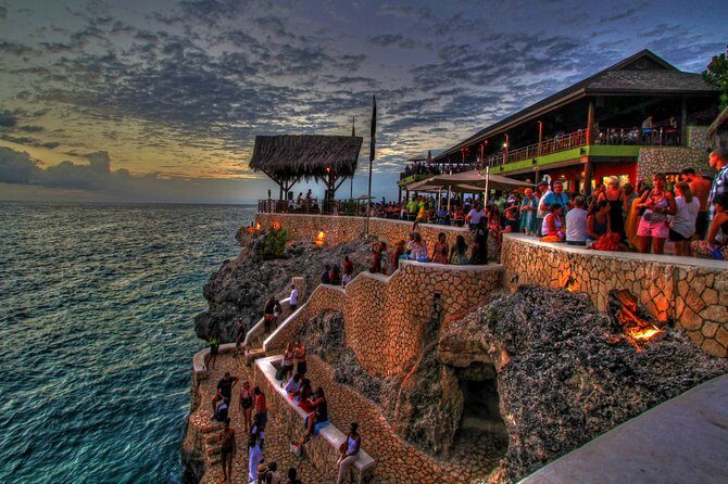 Jamaica Sunset at Rick's Cafe Private Tour with Transfer - Why Rick’s Café Sunset Works So Well From Montego Bay