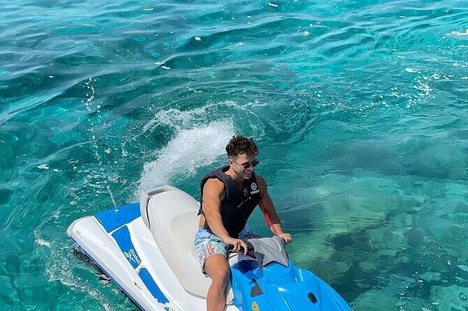 Jet Ski/ Parasailig Water Activity in Montego Bay Jamaica. - Key highlights worth your attention