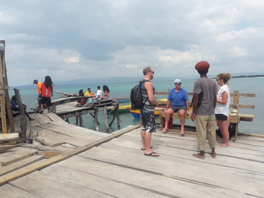 Montego Bay: 8-Hour Appleton & Pelican Bar Return Transfer - Floyd’s Pelican Bar: a boat ride, a sandbank, and seafood lunch time