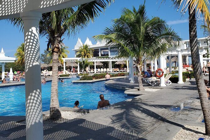Montego Bay Airport Ja (MBJ) to Hotels in Montego Bay or Falmouth - Flight Tracking and the Peace of Not Waiting Around