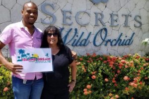 Montego Bay Airport Private Taxi: Secrets St James/ Wild Orchid - Meeting your driver: Groovy Grouper Bar, next to the restroom