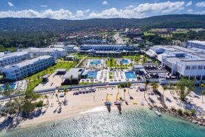 Montego Bay Airport Transfer to Montego Bay and Falmouth Hotels - Private ride details: air-conditioning, WiFi, and bottled water