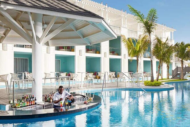 Montego Bay Airport Transfers to Negril Hotels Jamaica - The air-conditioned ride with WiFi and bottled water