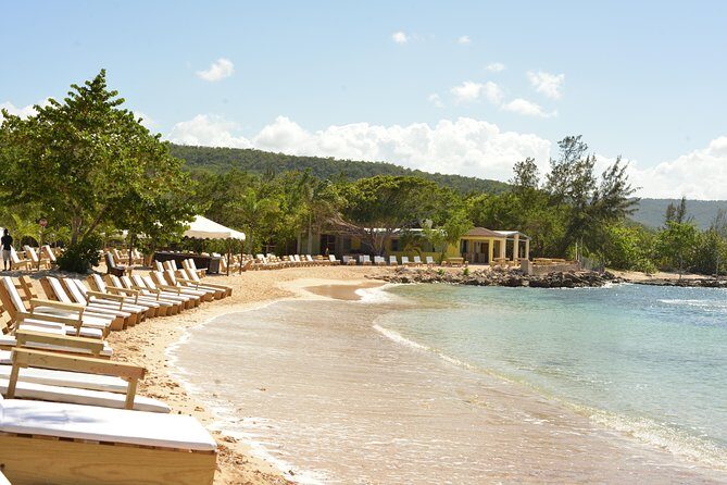 Montego Bay: Bamboo Beach Break - Bamboo Beach Club Access, Chairs, and Entertainment in One Stop