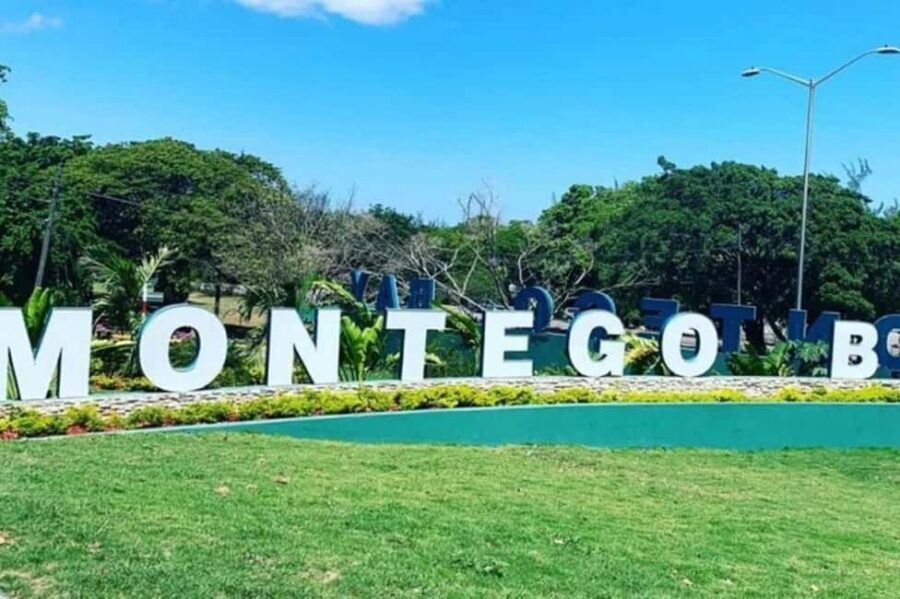 Montego Bay: City Highlights and Souvenir Shopping Tour - Key Highlights