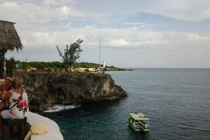 Montego Bay Excursion Negril 7 Miles Beach, Rick's Cafe and Time Square Shopping - Margaritaville in Negril: Lunch and Family-Friendly Fun