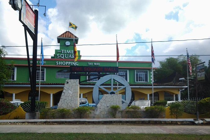 Montego Bay Excursion Negril 7 Miles Beach, Rick's Cafe and Time Square Shopping - Rick’s Cafe: Cliff Divers, Reggae, and Your Chance to Jump