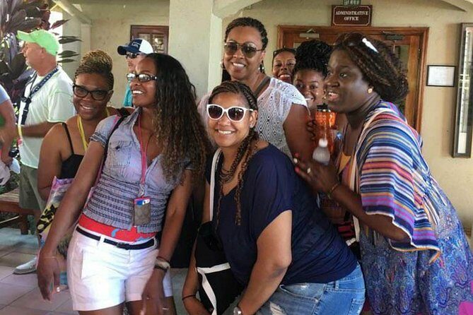 Montego Bay Hotels Private Airport Round Trip Transfers - The 15-Minute Hotel Ride in a Private Vehicle (Montego Bay and Rose Hall)