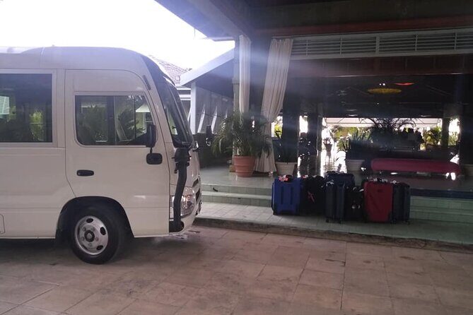 Montego Bay Hotels Private Airport Transfer to Sangster International (MBJ) - Flight Tracking and Timing: Why 30 Minutes Can Matter