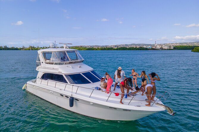 Montego Bay Private Yacht Tour with Open Bar and Lunch - Lunch on the Hip Strip: why this stop is timed well