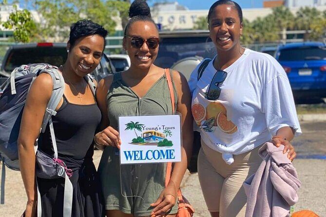 Montego Bay Roundtrip Luxury Transfer with Lounge Access - The Private Ride: Air-Conditioned Comfort and On-Board Refreshments
