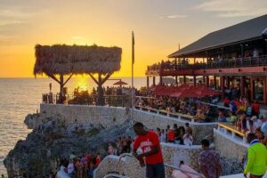 Negril 7 Mile Beach and Rick's Cafe Tour From Montego Bay Jamaica - Getting There: Pickup, AC, WiFi, and Bottled Water