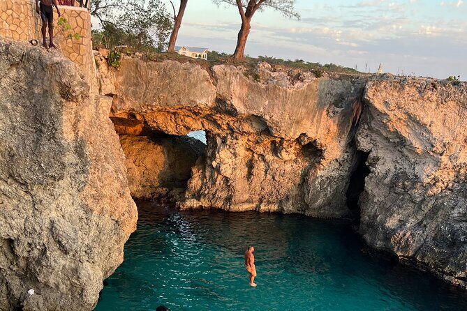 Negril 7 Mile Beach and Ricks Cafe Tour - Rick’s Cafe cliffside sunset: when the timing matters