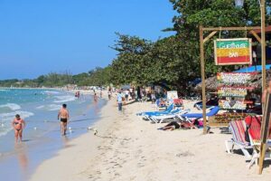 Negril 7 Mile Beach & Rick's Café Combo Tour from Montego Bay - Rick’s Café at Sunset: Cliff Jumping and 35-Foot-High Views