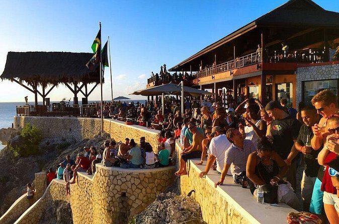 Negril 7 Miles Beach, Ricks Cafe and Shopping - Seven Mile Beach: Your One-Hour Plan for Sun and Swimming