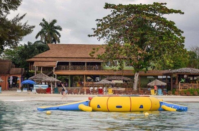 Negril Beach Break and Ricks Cafe - Montego Bay Cruise Port - Rick’s Cafe: panoramic views and the famous cliff jump show