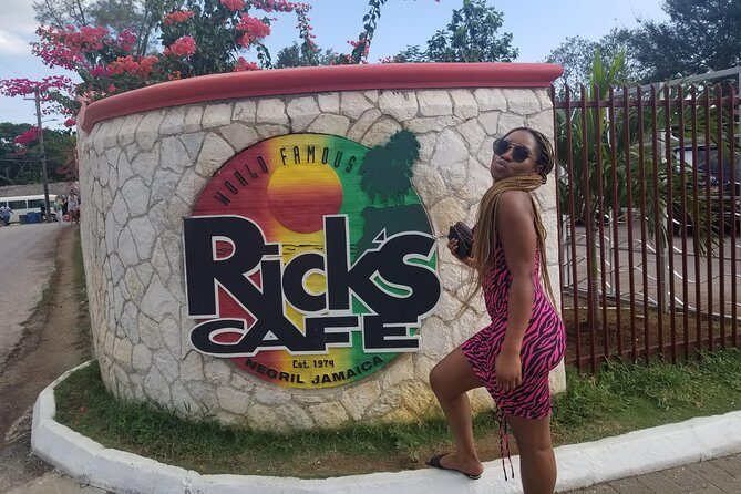 Negril Seven Miles Beach Day and Rick's Cafe Sunset Private Tour - Rick’s Cafe Sunset: Cliff Divers, Ocean Views, and How to Enjoy It Without Stress