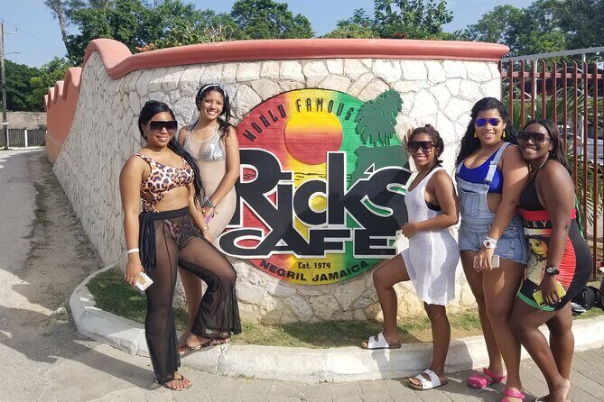 Negril Seven Miles Beach Day and Rick's Cafe Sunset Private Tour - Getting There From Montego Bay: Air-Conditioned Comfort and Wi‑Fi