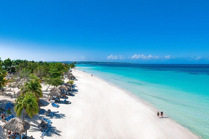 Negrils Seven Miles Beach, Rick's cafe and Parasailing Tour. - Lucea stopovers: a quick history and a taste of daily Jamaica