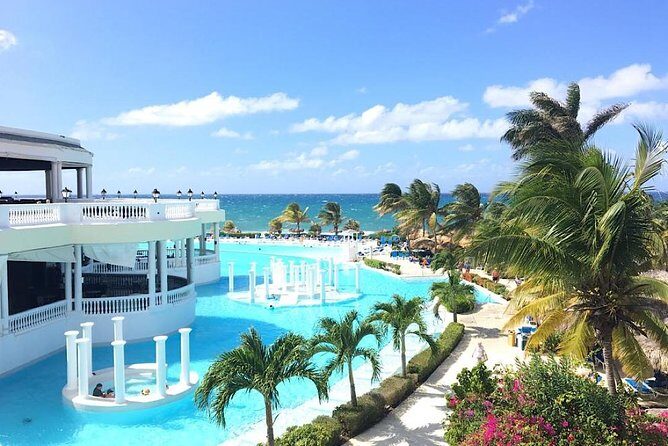 Private Airport Transfer to Lady Hamilton and Grand Palladium - Meeting Your Driver: The Sign, the Name, and the Flight Detail That Saves Time