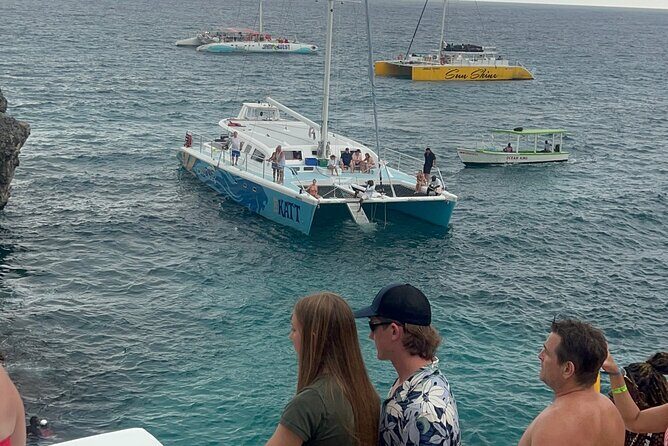 Private airport transfer to negril resorts arrival/departure - Driver Energy: Renardo, Ronaldo, and Ricardo Make the Ride