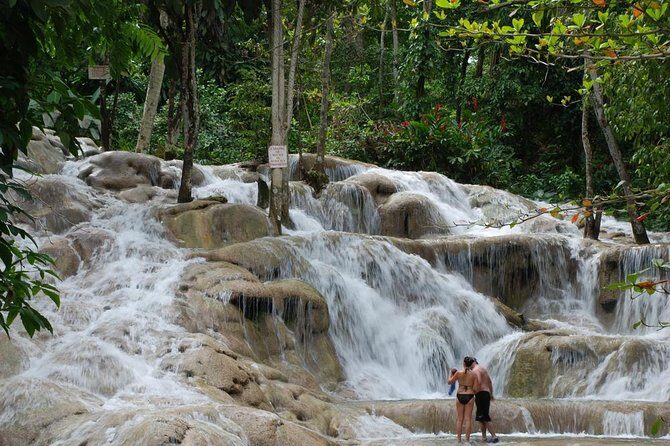 [PRIVATE] Dunn's River Falls with Entrance Fees - What Happens After the Falls: Lunch and Shopping in Ocho Rios