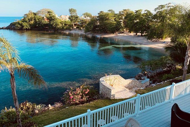 Private Montego Bay Airport Transfer to Negril - The pickup moment: where you meet your driver