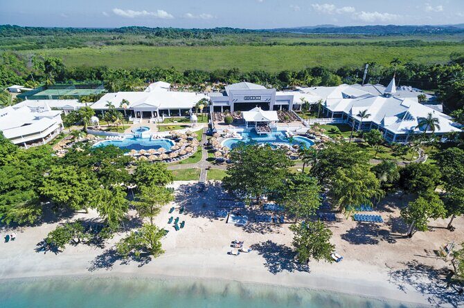 Private Montego Bay Jamaica Airport Transfer to Hotels in Negril - MBJ to Negril in one calm move