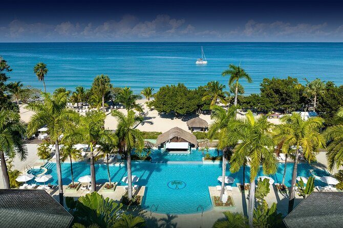 Private Montego Bay Jamaica Airport Transfer to Hotels in Negril - Inside the car: AC, WiFi, and drinks that don’t feel like a gimmick